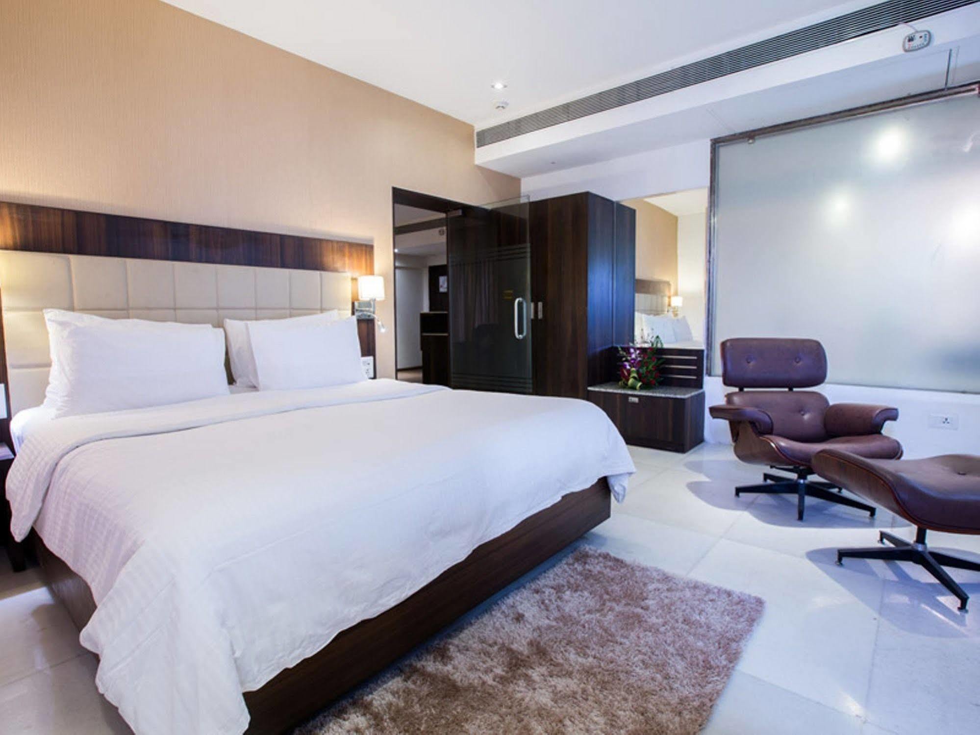 Regenta Central Harimangala Bharuch Экстерьер фото