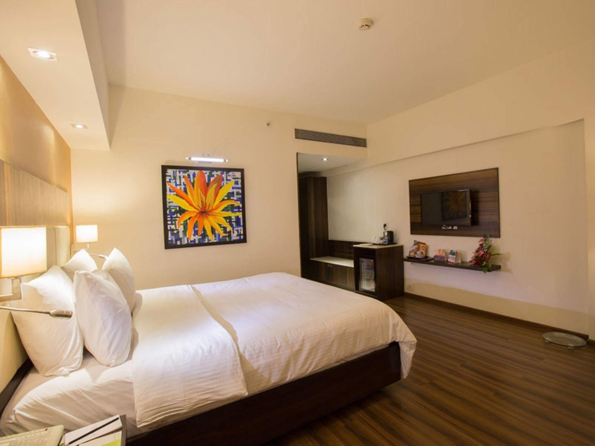 Regenta Central Harimangala Bharuch Экстерьер фото
